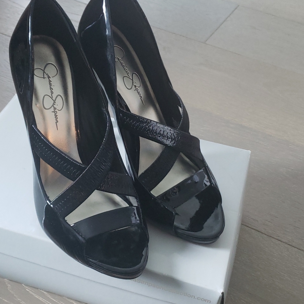 Jessica Simpson patent pump